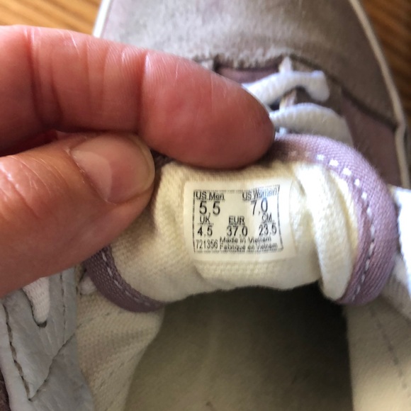 VANS Lavender color sneakers size 7 - Picture 5 of 9